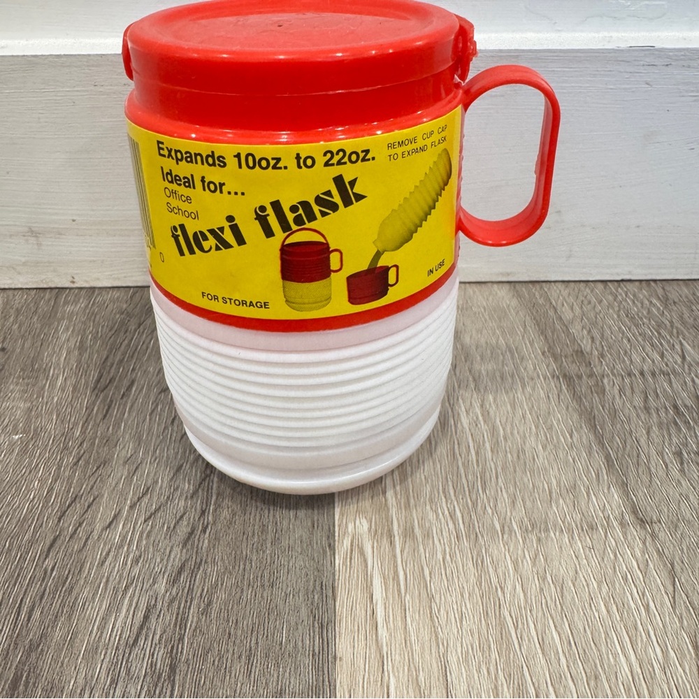 Vintage Plastic Flexi Flask with cup 1980’s 10 oz to 22 oz White Red Movie Prop